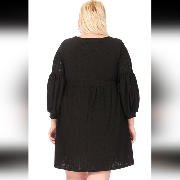 PLUS LANTERN EYELET DRESS Size 1X - Picture 3 of 5